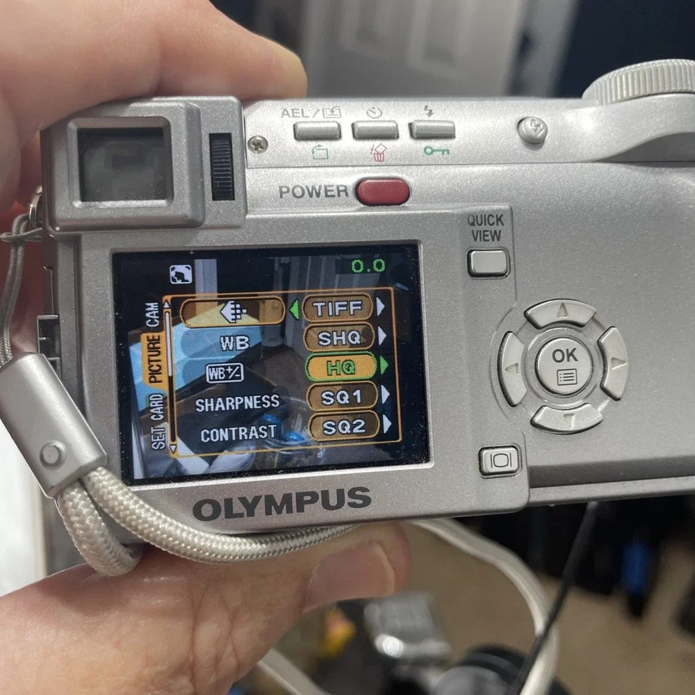 Olympus CAMEDIA C-765 Ultra Zoom 4.0MP Digital Camera W/Battery & CD Card+Case